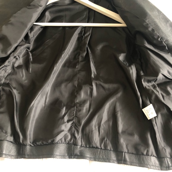 ๐ New Missguided Faux Leather Jacket with Stunning Design & Buttons ๐ - Picture 7 of 10